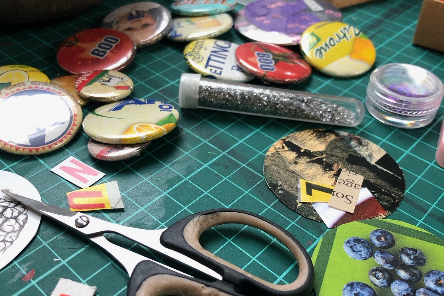 Buttons bei Pia Orfanidis web